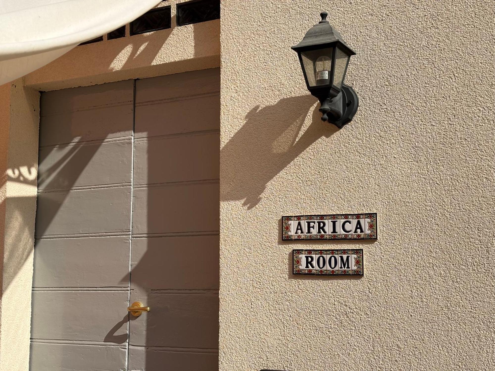 Friendly Africa Room Como Center Экстерьер фото